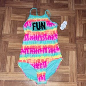 girls swimsuit